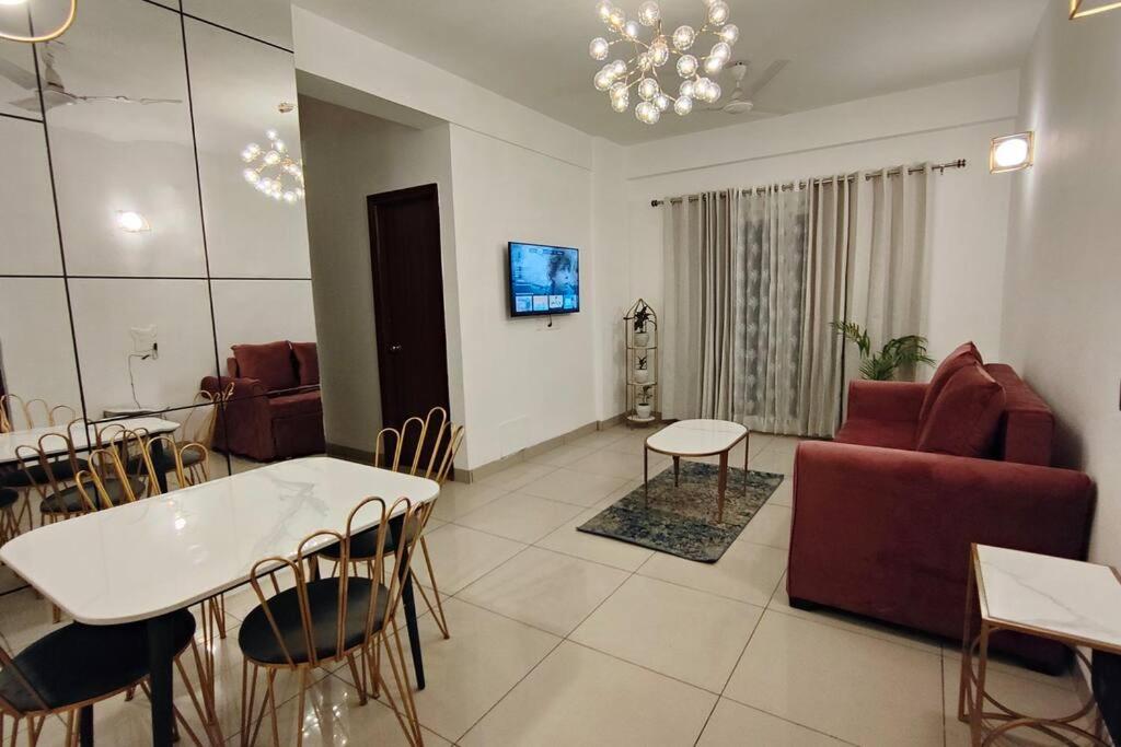 Himalayan Summit View from the Top 1 BHK Apartment, Dehradun (updated