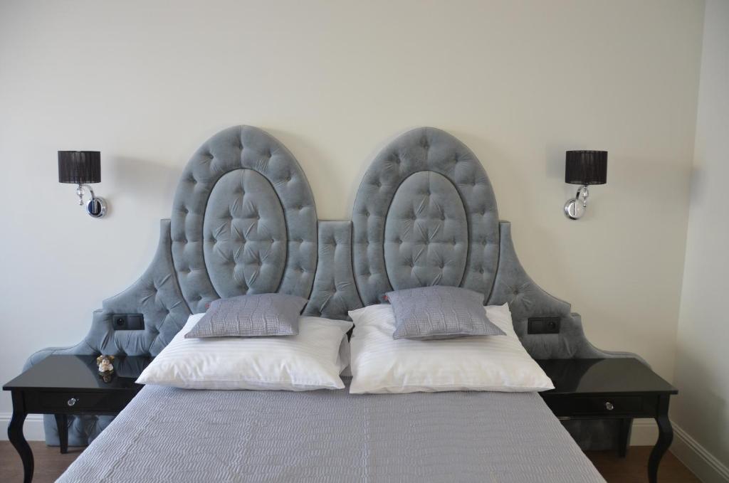 Posteľ alebo postele v izbe v ubytovaní Apartamenty Adalbert