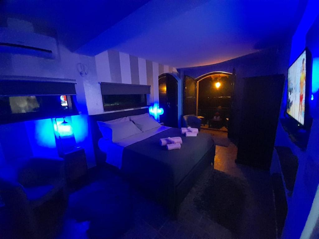 TV a/nebo společenská místnost v ubytování Luxury b&b Le Rocce