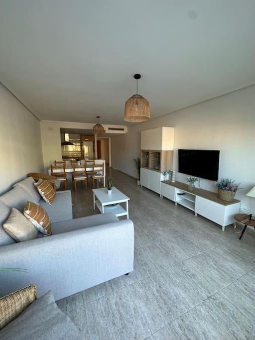 TV a/nebo společenská místnost v ubytování NUEVO Apartamento en Jávea