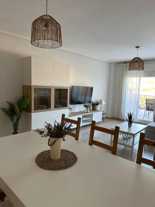TV a/nebo společenská místnost v ubytování NUEVO Apartamento en Jávea