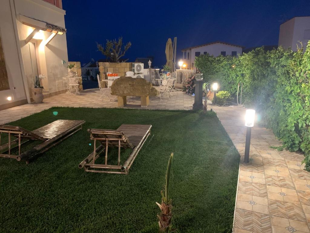 Vonkajšia záhrada v ubytovaní Villa Maresa