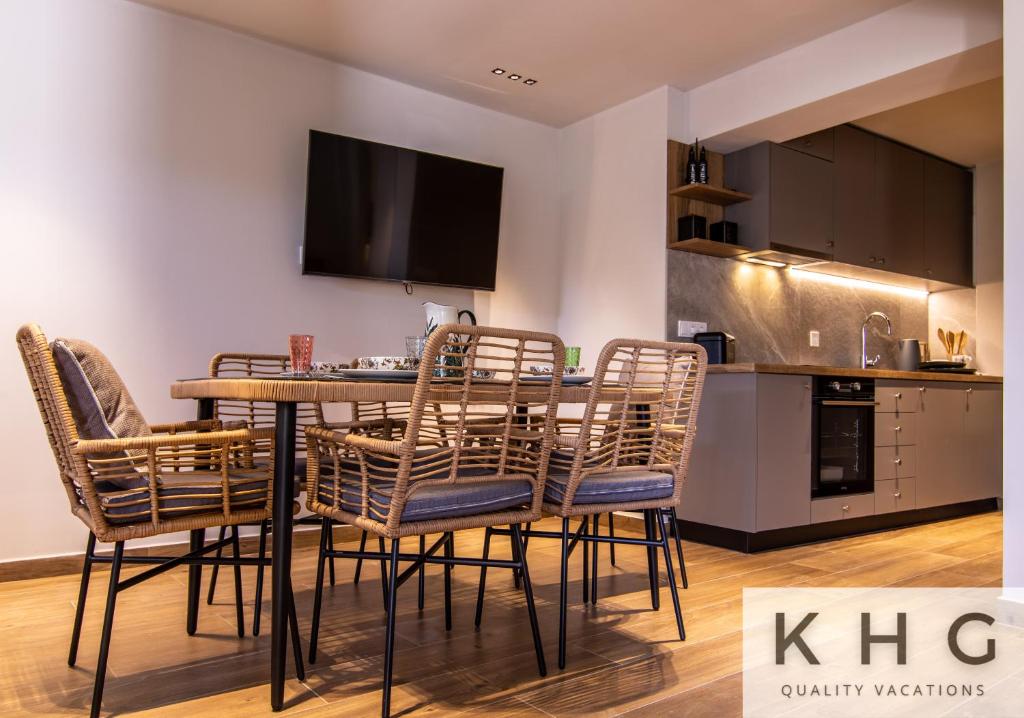Kuchyň nebo kuchyňský kout v ubytování Seaside ground floor elegant Suite in Fiskardo! 20 steps from Zavalata beach!