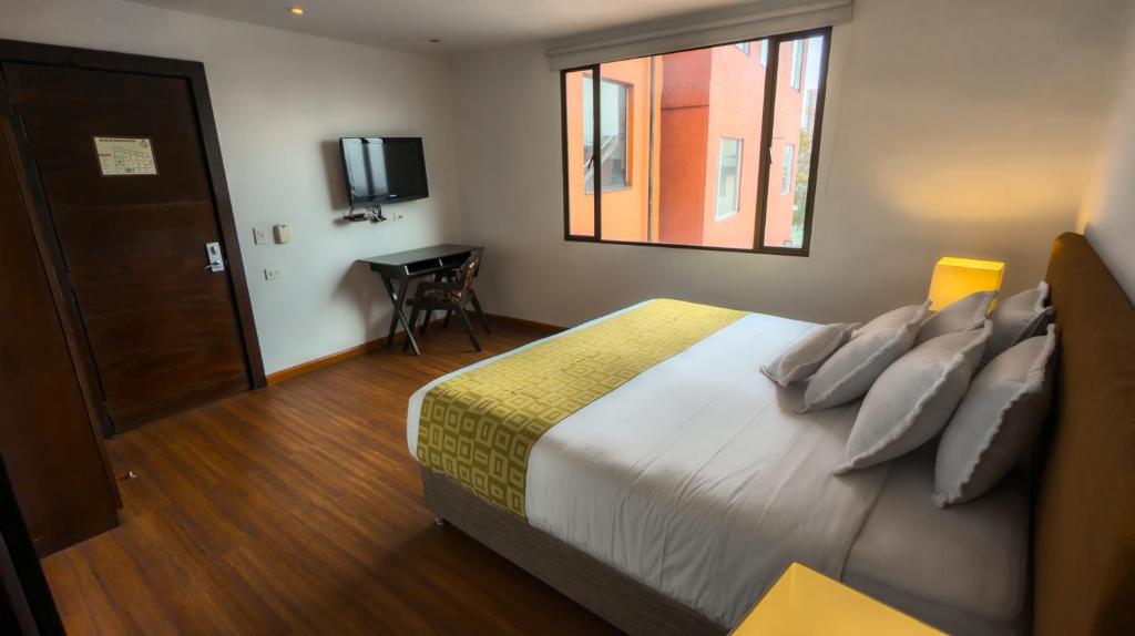 Postel nebo postele na pokoji v ubytování Hotel Charlotte Suite 26