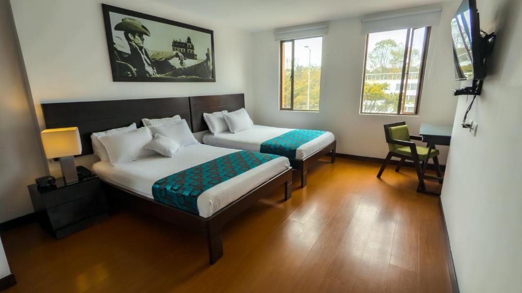 Postel nebo postele na pokoji v ubytování Hotel Charlotte Suite 26