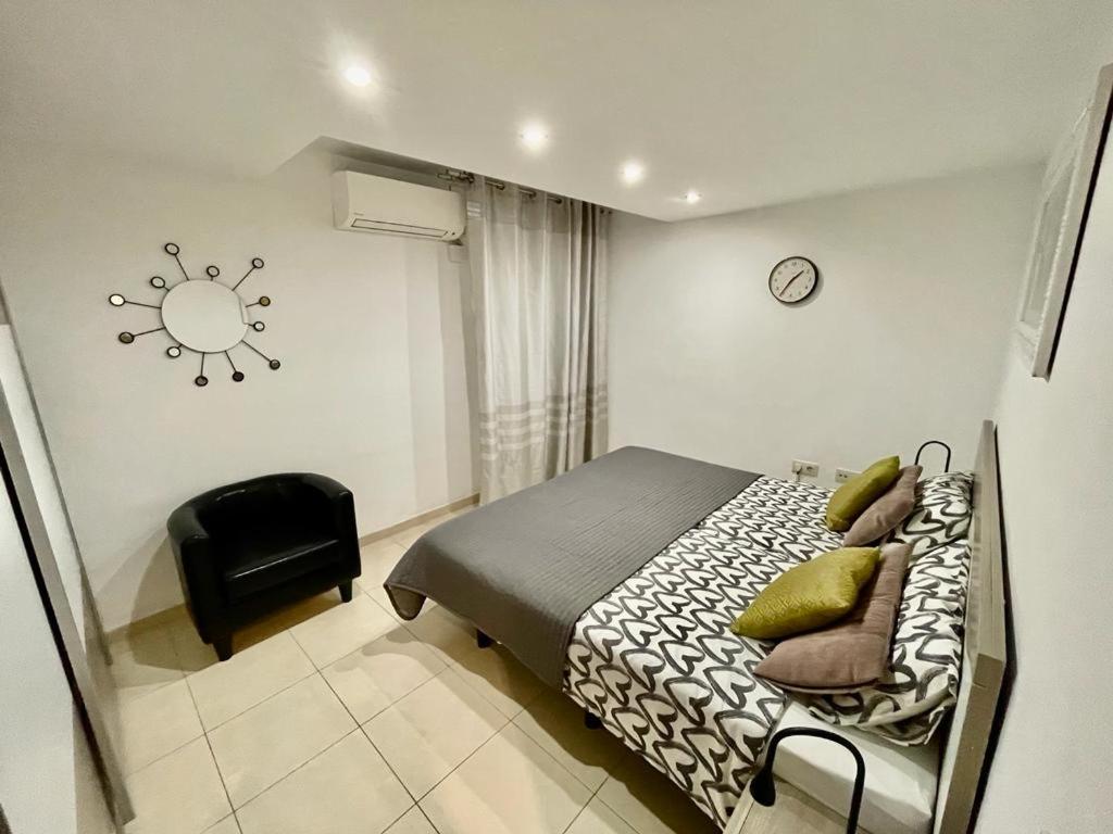 Postel nebo postele na pokoji v ubytování Tenerifeopenhome Townhouse Oasis Fañabe 21