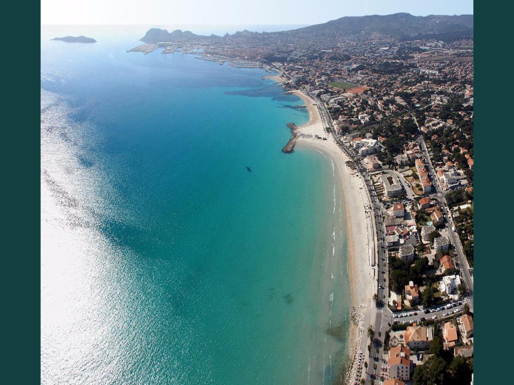 Fotografia z galérie ubytovania Superbe T3 de standing en RDC avec Grande terrasse v destinácii La Ciotat