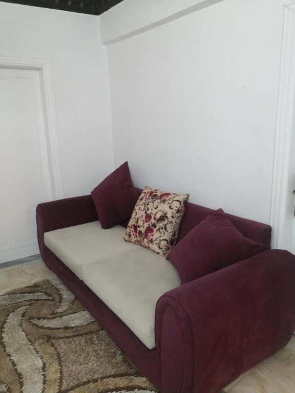 Posezení v ubytování White tulips apartment الزنبقة البيضاء
