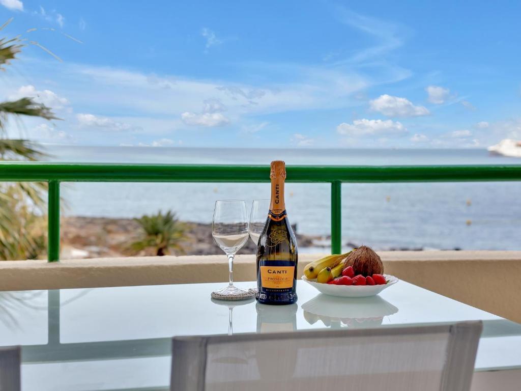 CASA MARINITA, Top Floor, Direct access to the Seafront