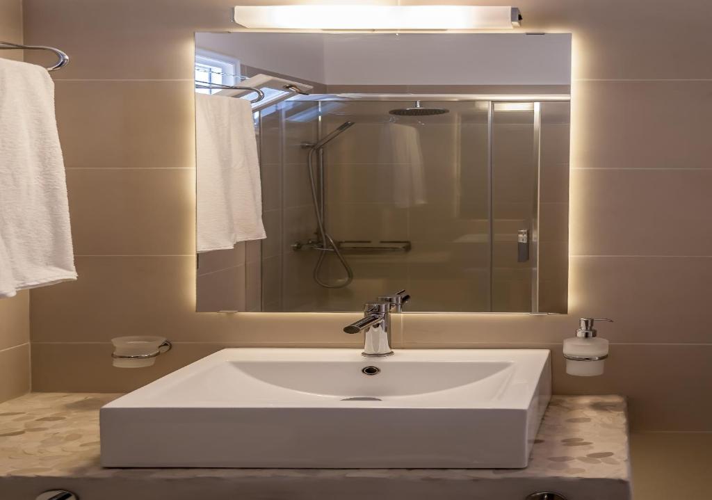 Milos Bay Suites - 8