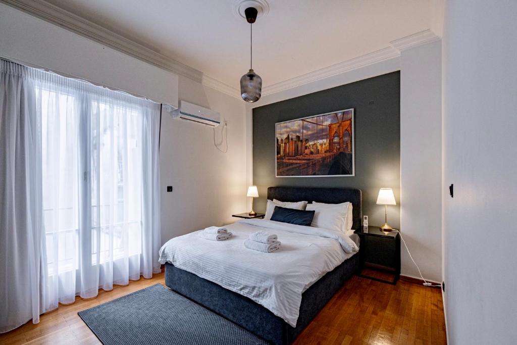 Posteľ alebo postele v izbe v ubytovaní Cozy apartment in Kolonaki Athens - Sleeps 5