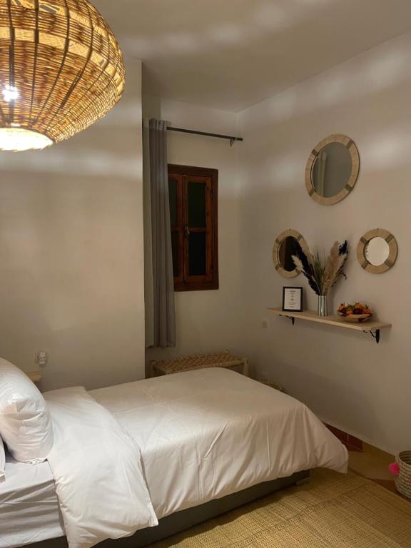 Postel nebo postele na pokoji v ubytování Riad Hanya