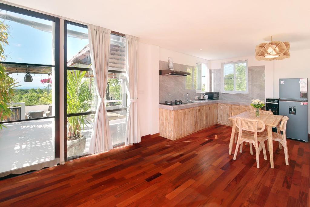 Een keuken of kitchenette bij Kandahill Bali
