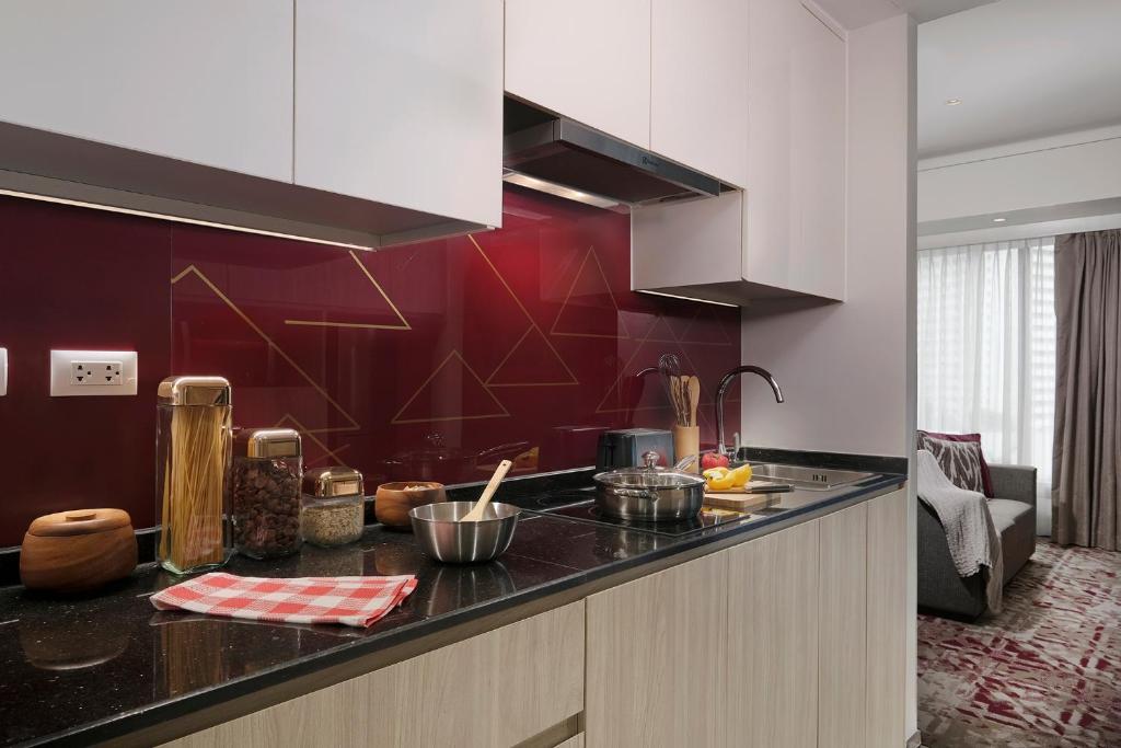 Köök või kööginurk majutusasutuses Somerset Central Salcedo Makati