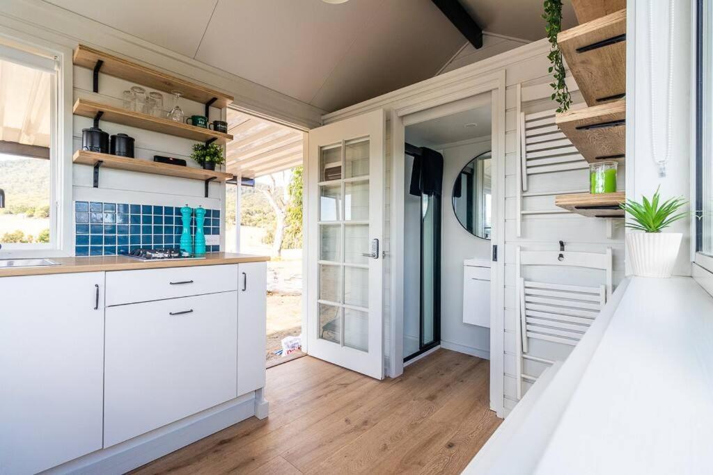 Kuchyň nebo kuchyňský kout v ubytování Yarra Valley Tiny House - Tiny Stays