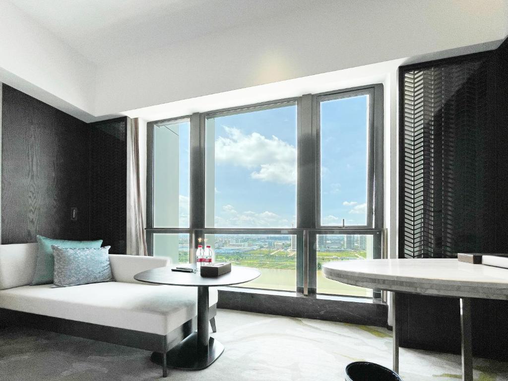 Postel nebo postele na pokoji v ubytování White Swan VYV Hotel, Foshan