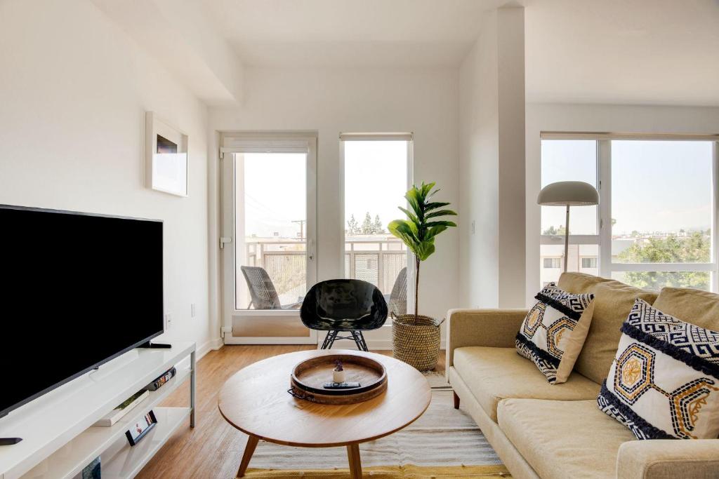 Studio blocks from Downtown Glendale, Glendale (updated prices 2024)