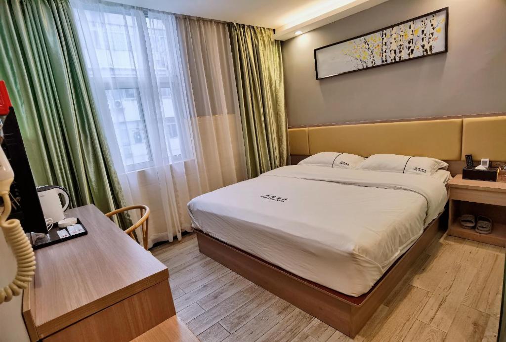 Postel nebo postele na pokoji v ubytování Songyuan Hotel 松缘酒店