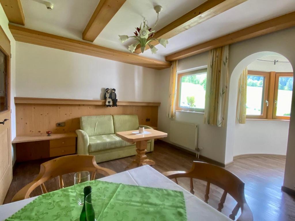 Posezení v ubytování Hotel Landhaus Marchfeld