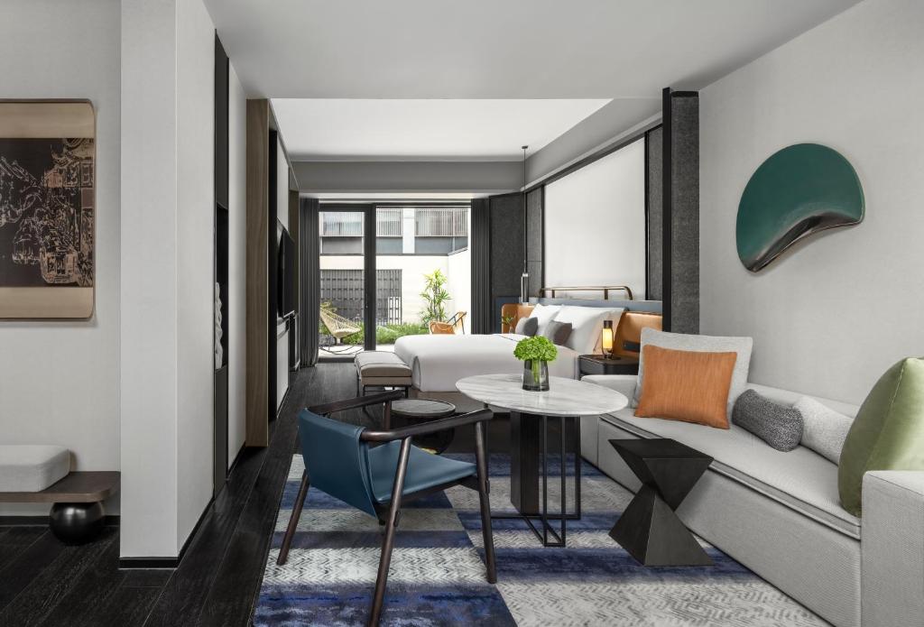 Kimpton Bamboo Grove Suzhou by IHG - Premium King Room Met Buiten Woonkamer