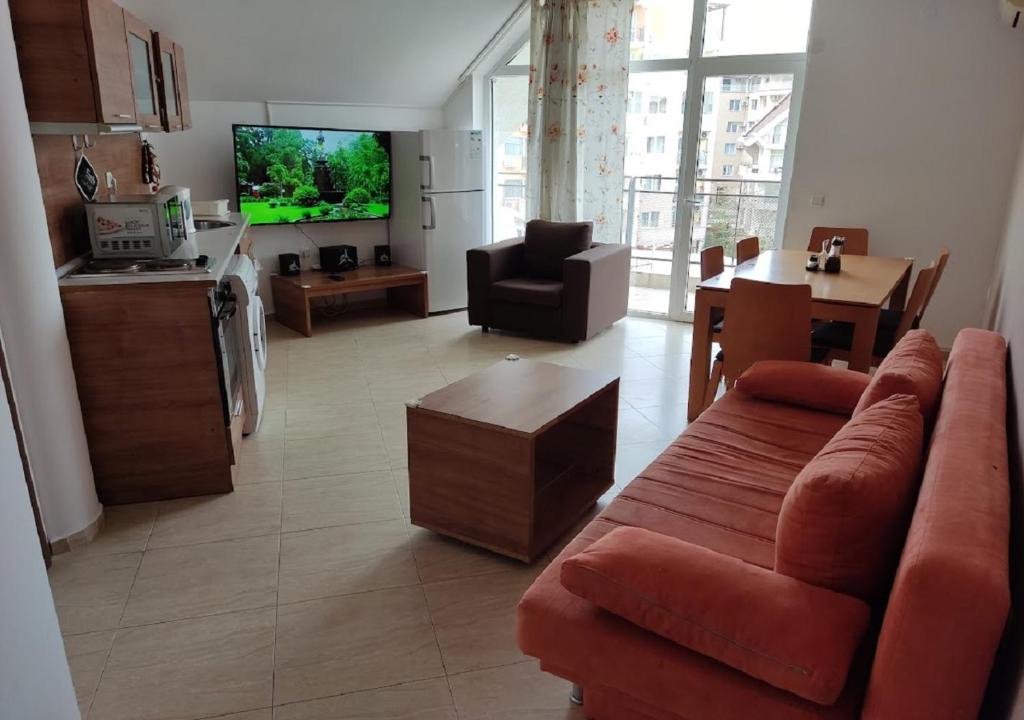 Ideal three bed apartment for families closed to the Beach