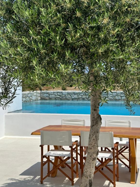 Bazén v ubytovaní Alio Naxos Luxury Suites alebo v jeho blízkosti