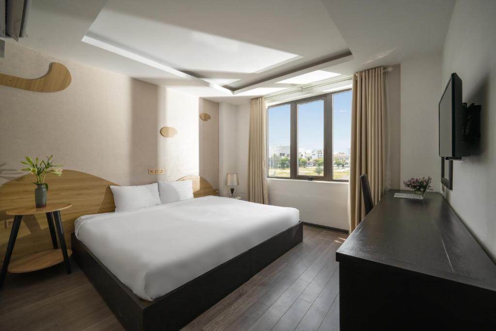 Postel nebo postele na pokoji v ubytování Hanami Hotel Danang