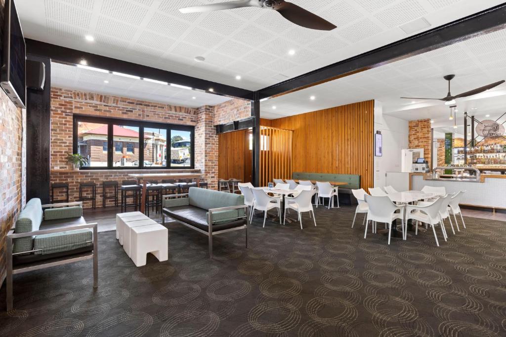 Posezení v ubytování Pier Hotel Coffs Harbour