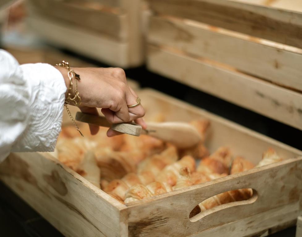 a person holding a knife in a box of food at Anyavee Tubkaek Beach Resort in Tab Kaek Beach