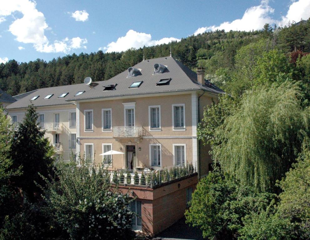 Nespecifikovaný výhled na hory nebo výhled na hory při pohledu z hotelu