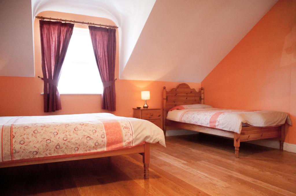 Postel nebo postele na pokoji v ubytování Slieve League Lodge