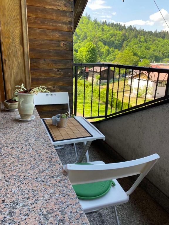 Balkón nebo terasa v ubytování Apartmani Gruzdovo