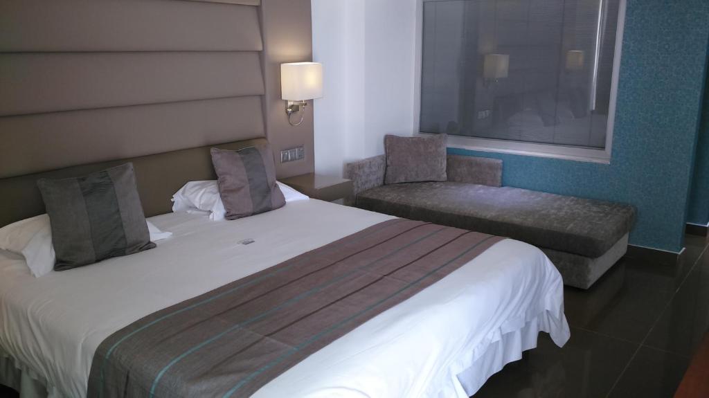 King Evelthon Beach Hotel & Resort - 带私人游泳池和前海景的套房