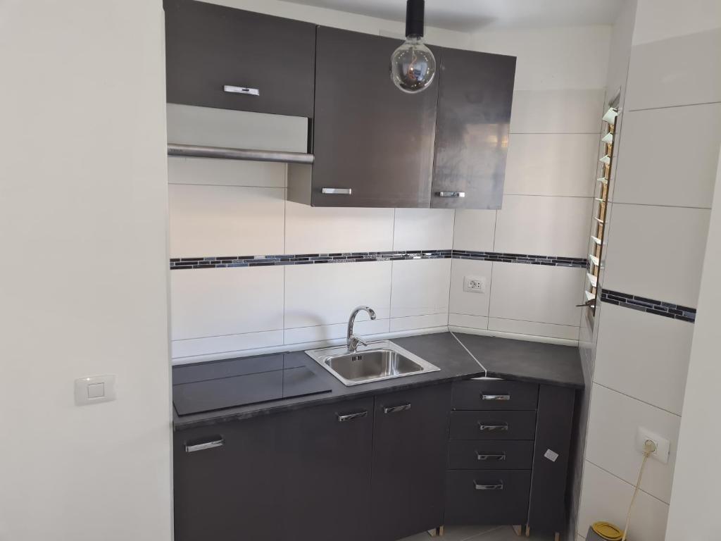 A kitchen or kitchenette at summerland beach
