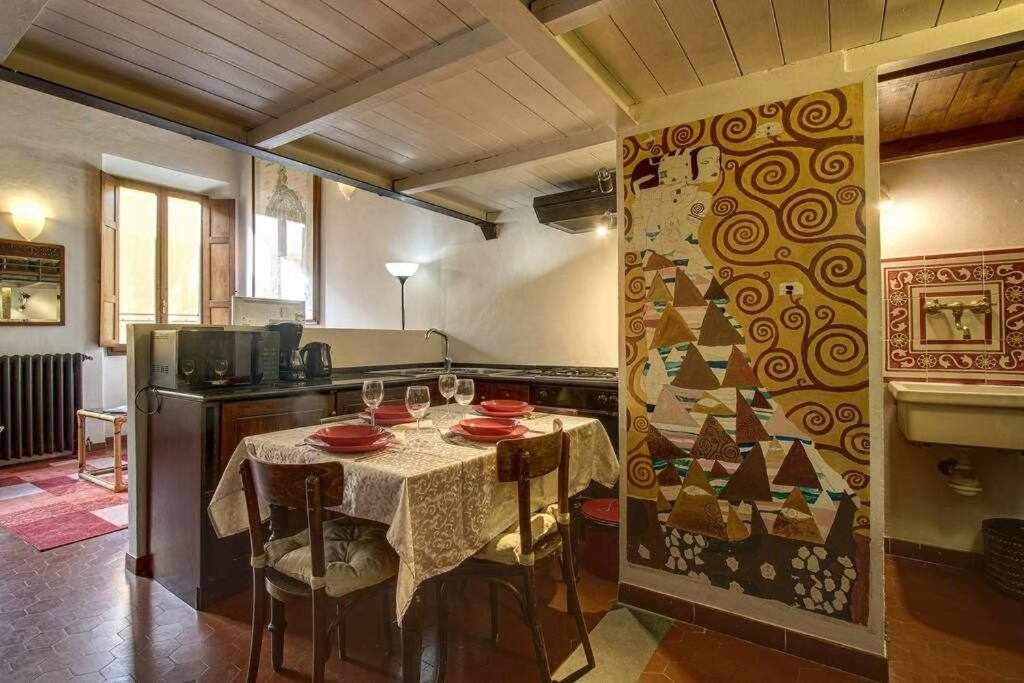 A seating area at Two Bedrooms Apartment Near The Duomo Firenze
