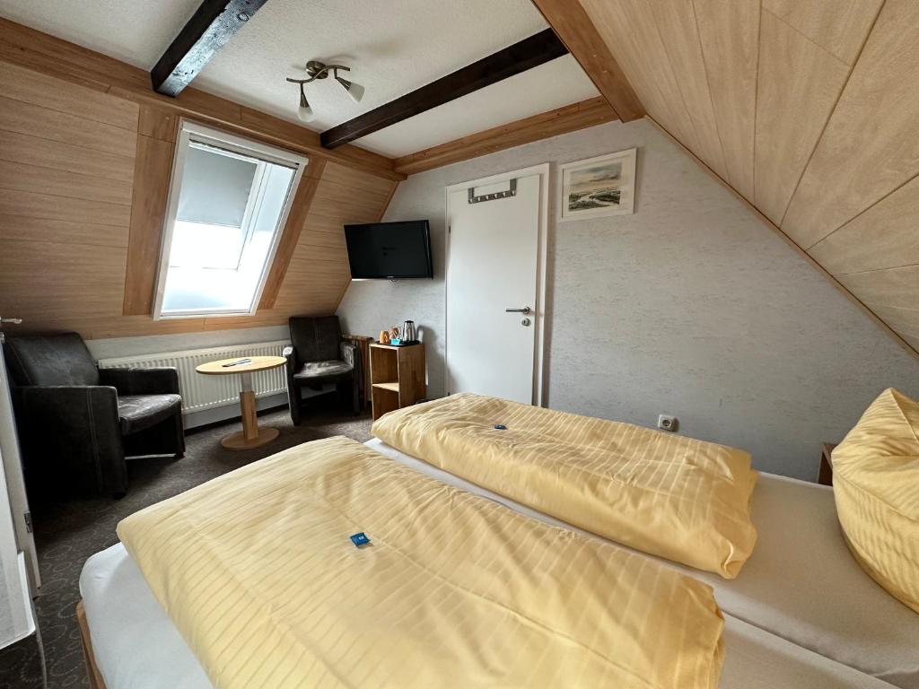 TV a/nebo společenská místnost v ubytování Hotel Peters Schwalbennest