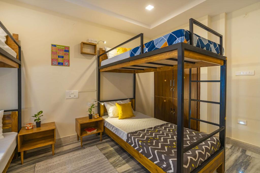 Postel nebo postele na pokoji v ubytování Zostel Visakhapatnam (Vizag)