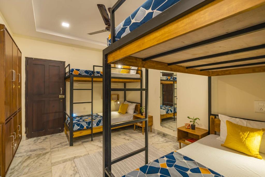 Postel nebo postele na pokoji v ubytování Zostel Visakhapatnam (Vizag)