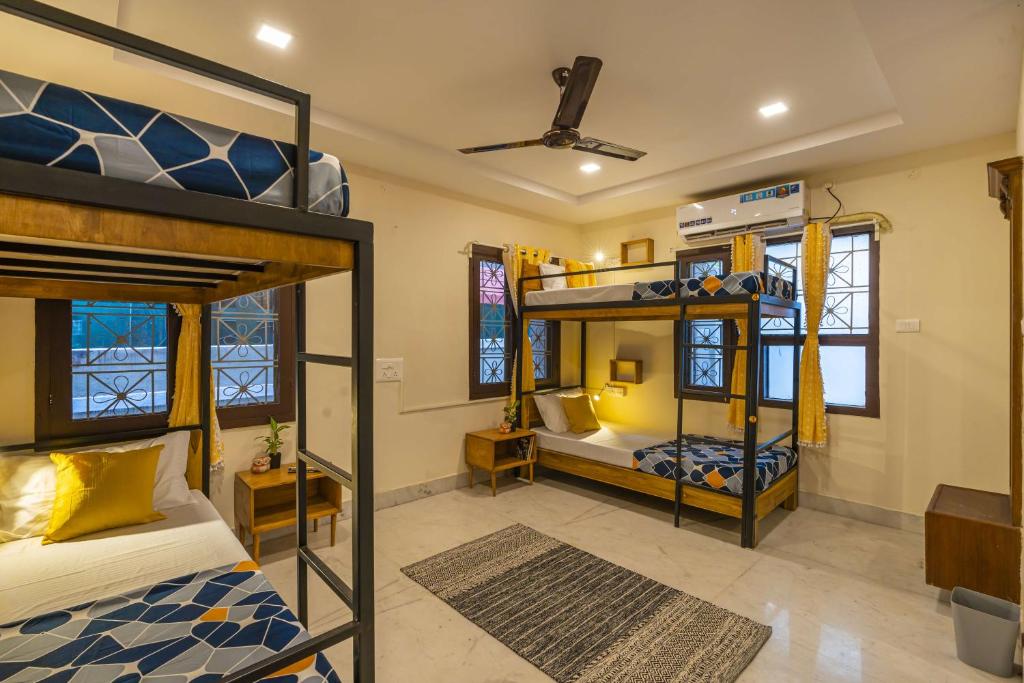 Postel nebo postele na pokoji v ubytování Zostel Visakhapatnam (Vizag)