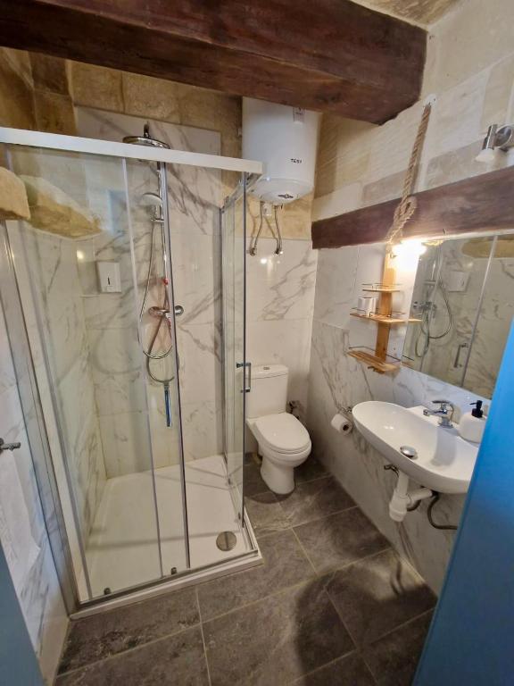 Koupelna v ubytování Ta Pinu Guesthouse