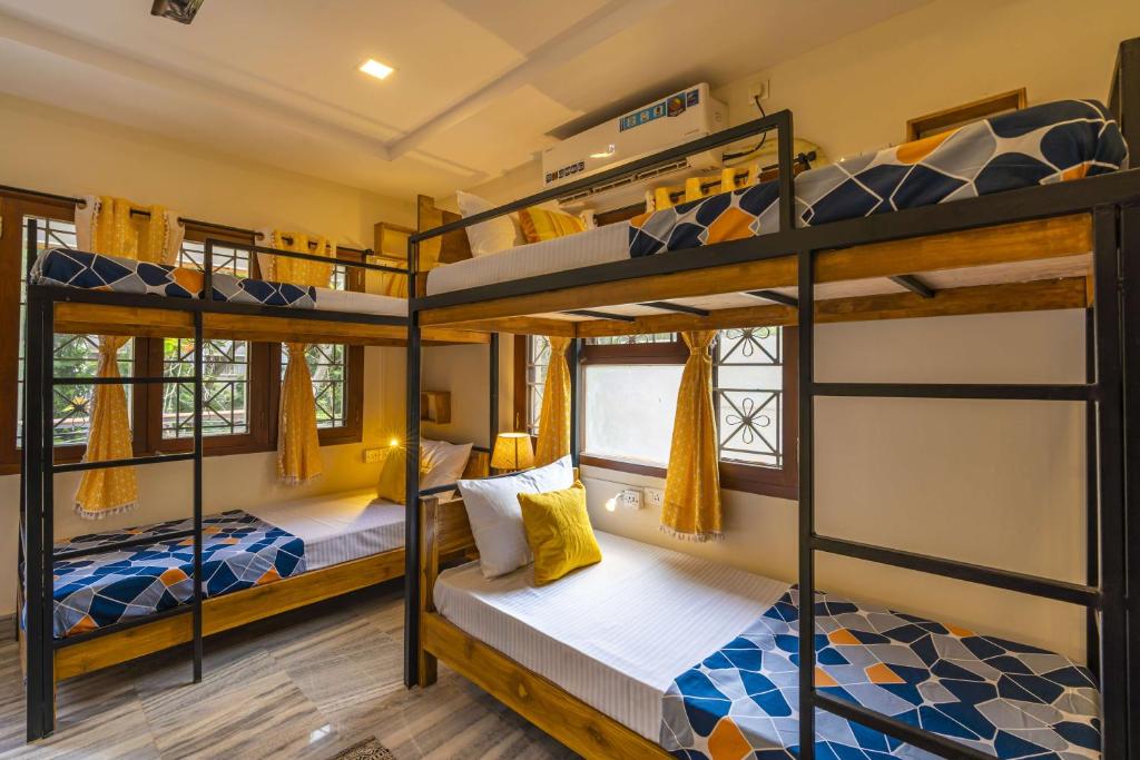 Postel nebo postele na pokoji v ubytování Zostel Visakhapatnam (Vizag)