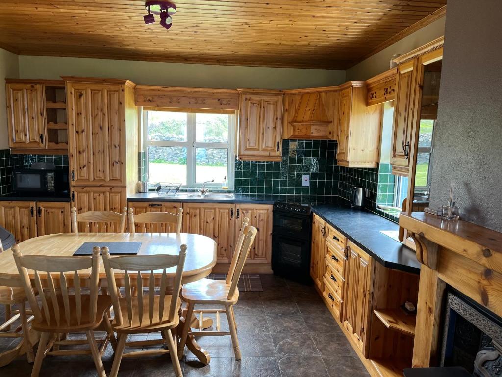 Kuchyň nebo kuchyňský kout v ubytování Ocean View Doolin