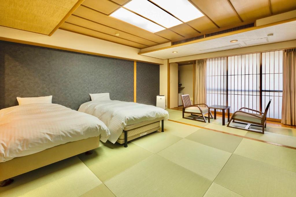 Postel nebo postele na pokoji v ubytování Japanese Onsen Ryokan Kohakuen