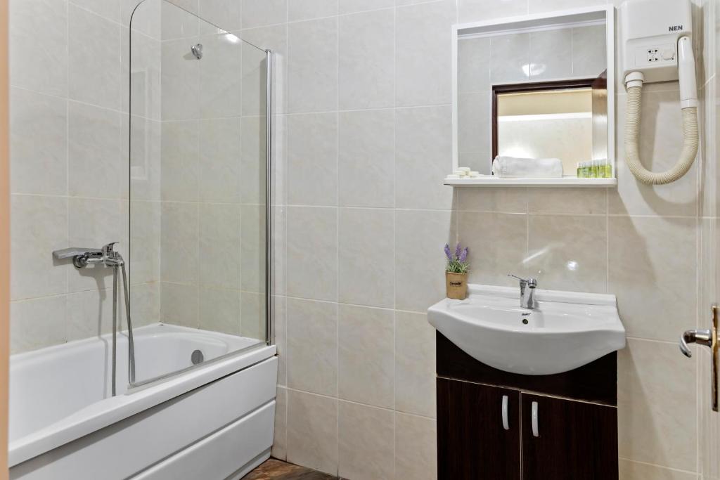 Hotel Charter Otopeni - 套房