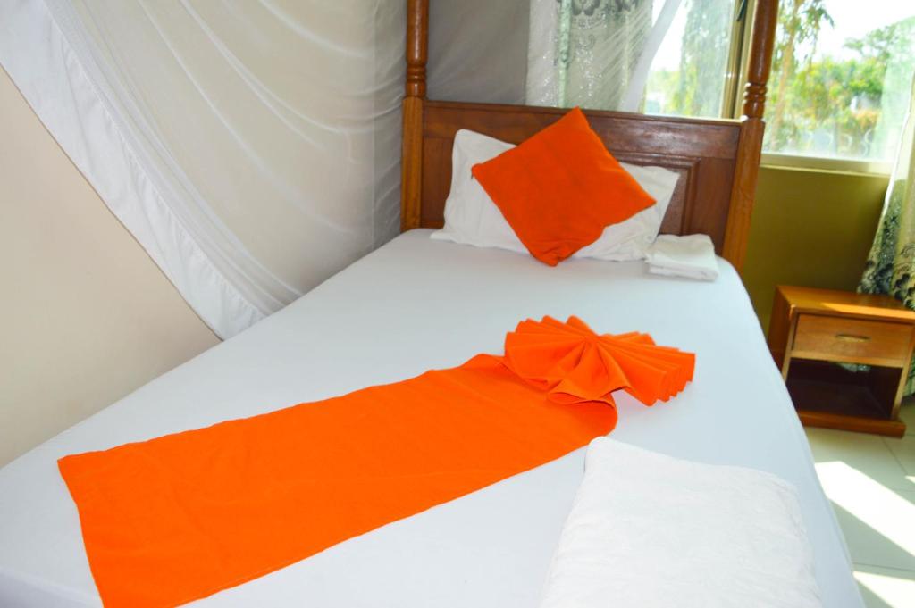 Roma Stays Sunset Paradise Shanzu Rwenzori Apartment with Swimming Pool, Shanzu