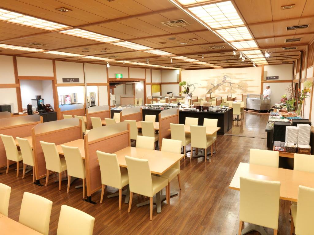 Restaurace v ubytování Ooedo Onsen Monogatari Shinshu Kakeyu