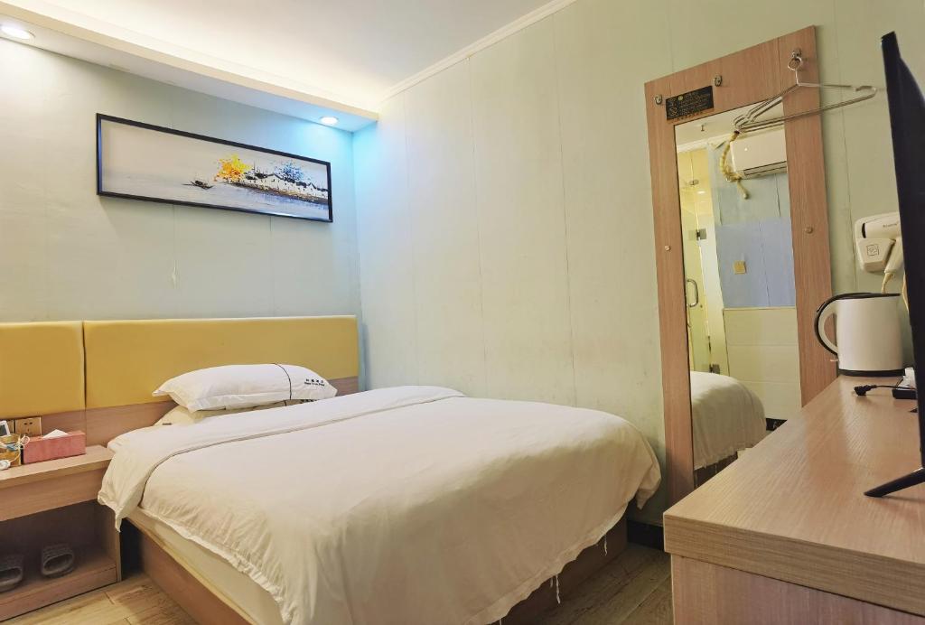Postel nebo postele na pokoji v ubytování Songyuan Hotel 松缘酒店