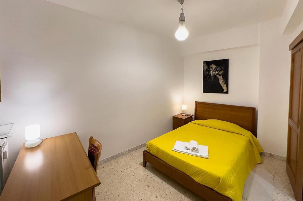 Posteľ alebo postele v izbe v ubytovaní Naveen's House Casa vacanza