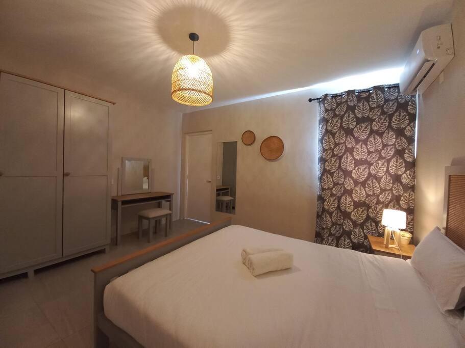 Postel nebo postele na pokoji v ubytování Bois Mapou Self Catering Apartments Unit 203