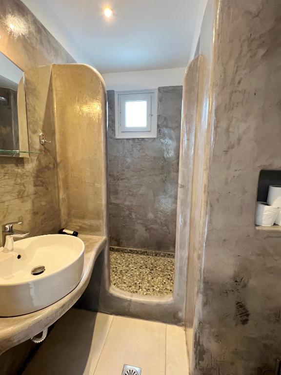 Koupelna v ubytování White Lily Suites & Lofts - Adults Only 16 Plus